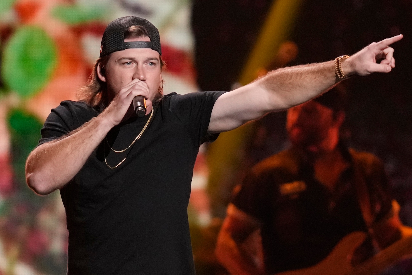 Country star Morgan Wallen arrested, accused of throwing chair from bar roof