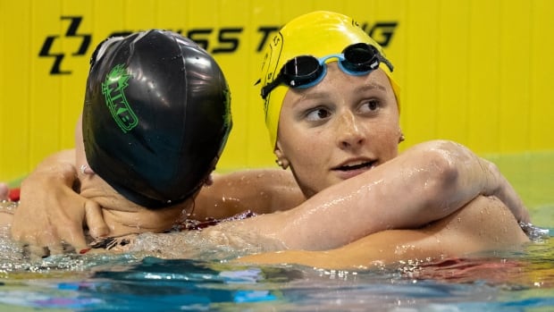 McIntosh breaks world record in women's 400m IM at Canadian swimming trials