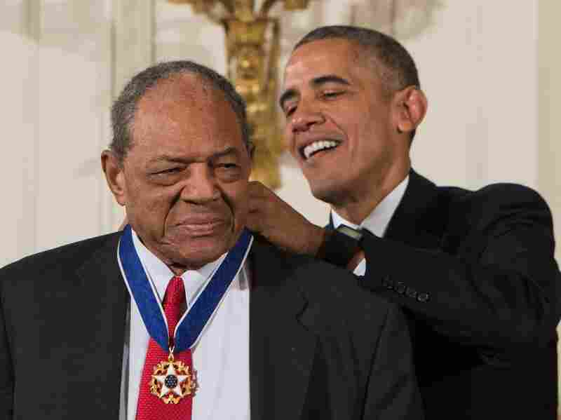 President Barack Obama presents the Presidential Medal of Freedom to baseball great Willie Mays at the White House in Washington, DC, on November 24, 2015.
