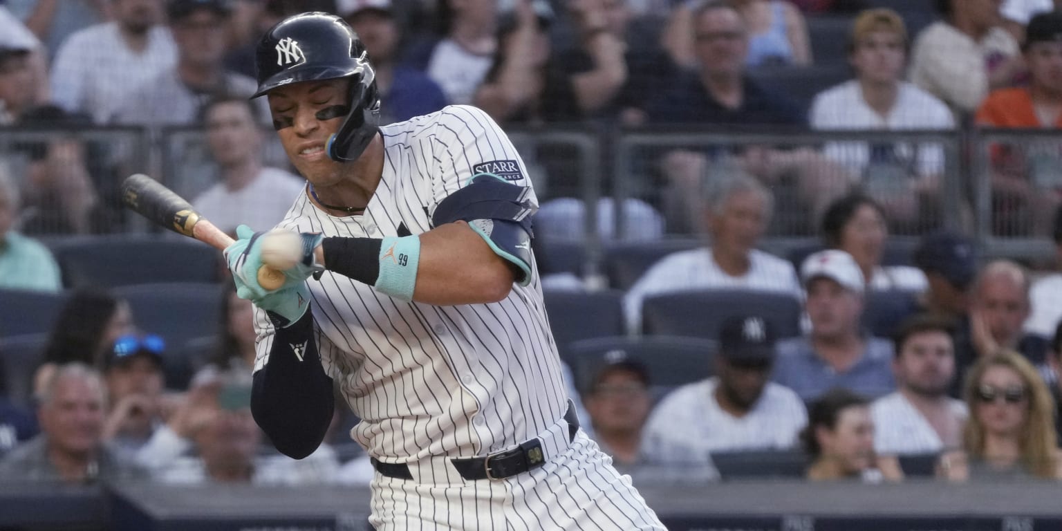 Aaron Judge exits after hit by pitch on hand
