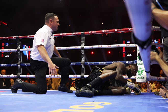 Zhilei Zhang knocked out Deontay Wilder in the fifth round of their heavyweight bout.