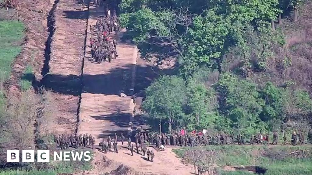 North Korea soldiers cross border prompting warning shots from South