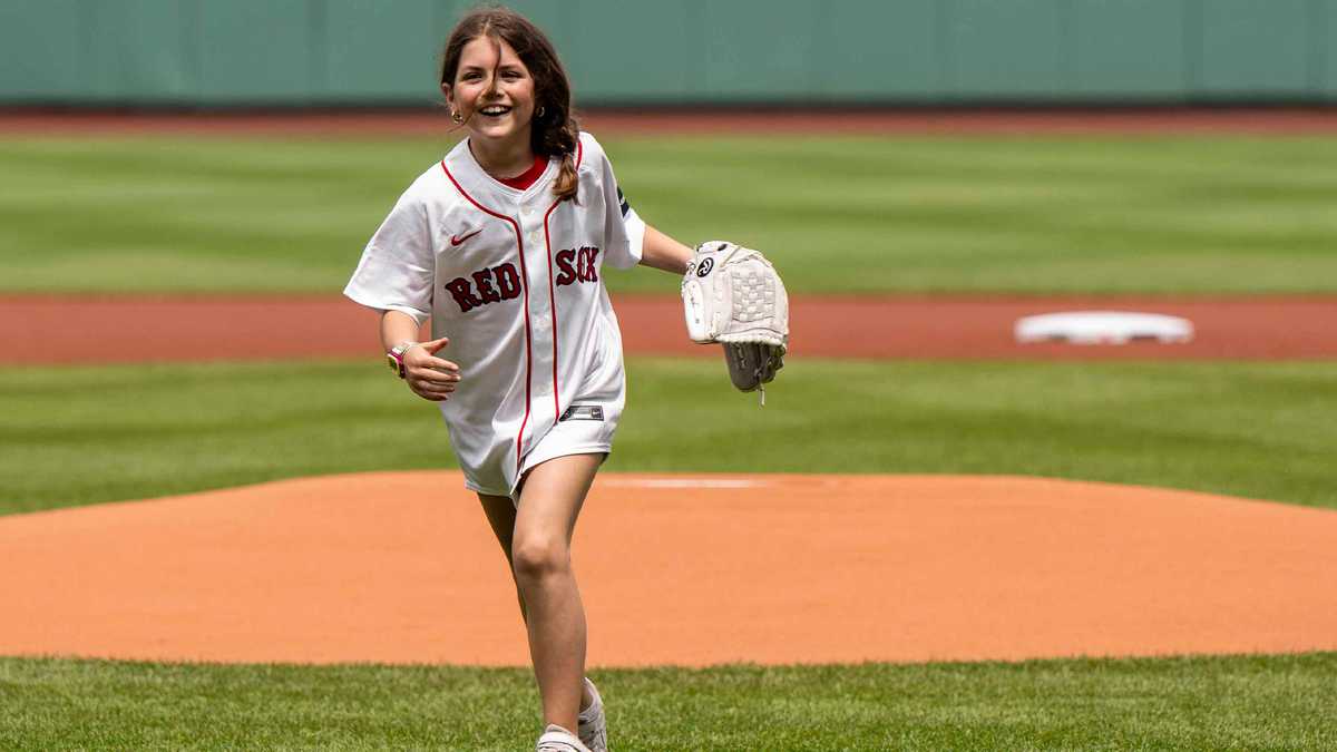 Pete Frates' daughter throws first pitch at Fenway on Lou Gehrig Day