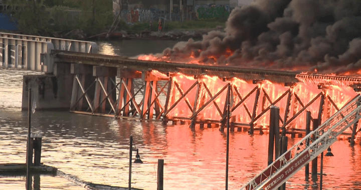 Richmond railway bridge fire extinguished, air quality bulletin remains in place - BC