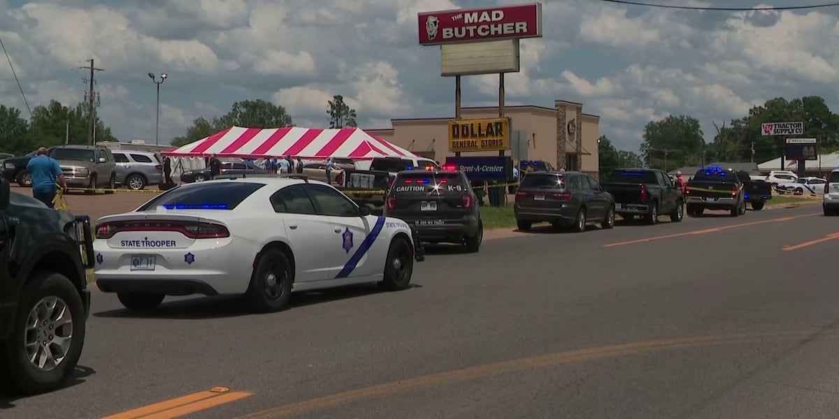 Shooting at grocery store in Arkansas kills 3 and wounds 10 others, police say