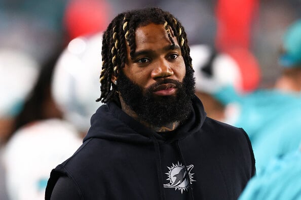 Xavien Howard accused of sending sexually explicit photo to minor, court records say