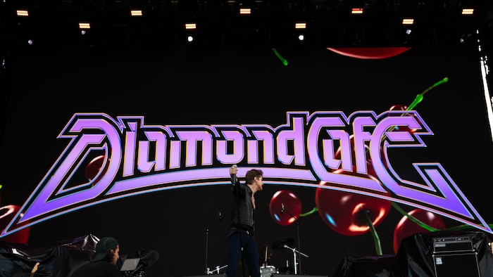 Diamond Cafe en prestation au Festival d'été de Québec.