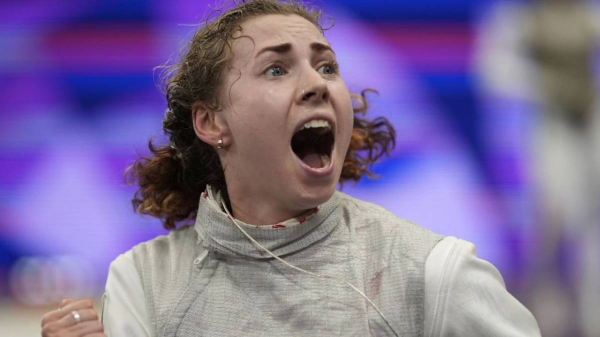 Click to play video: 'Canadian fencer makes history at Paris Olympics'