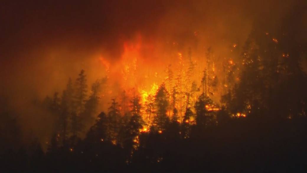 Click to play video: 'B.C. wildfires: Shetland Creek fire continues to grow'