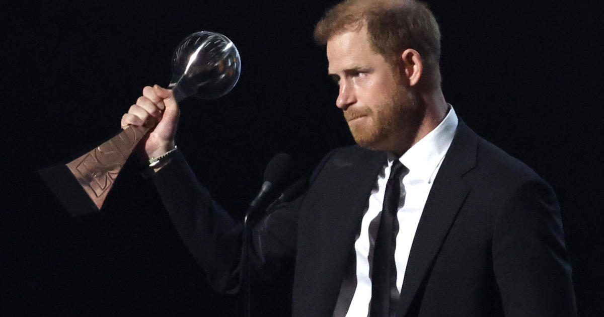 Prince Harry accepts Pat Tillman Award for Service at ESPYs despite Tillman's mother's criticism to honor him