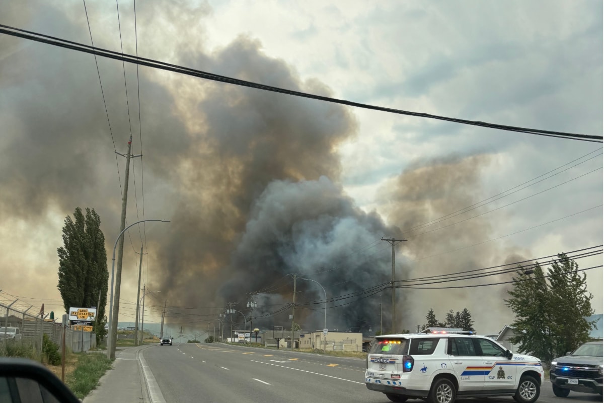 'We're hitting it hard': Crews fight Williams Lake wildfire from air, ground