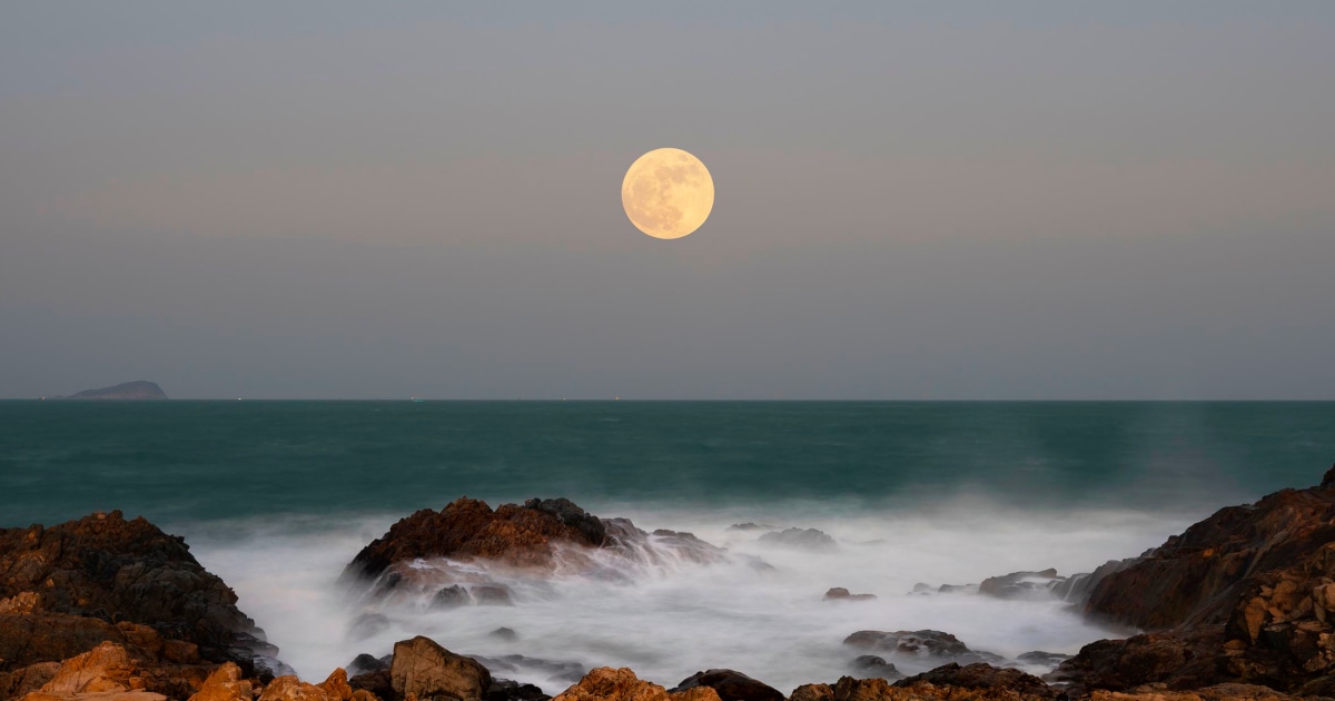 What July 2024's Full Moon In Capricorn Means For Your Sign