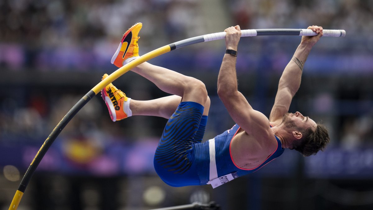 Viral French pole vaulter after crossbar fail – NBC New York