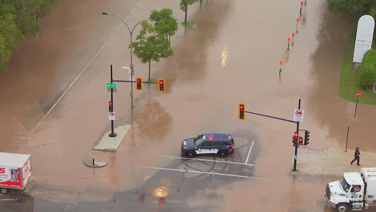 Fuite d’eau à Montréal : situation maîtrisée, les raisons toujours inconnues | Couverture en direct