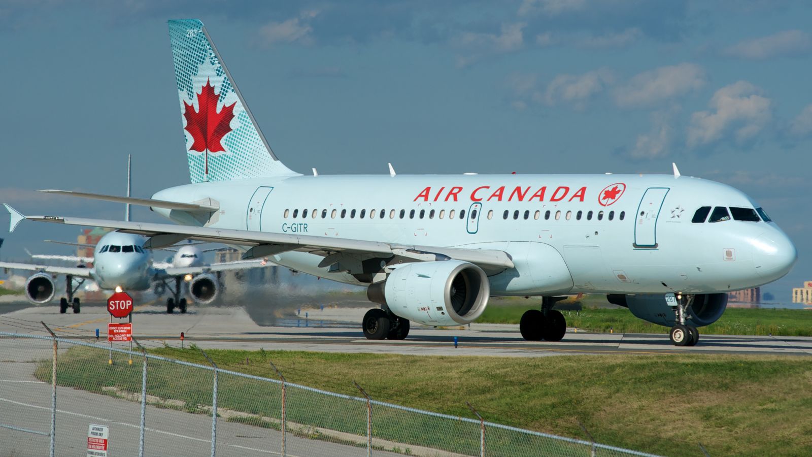 Air Canada pilots vote massively in favour of strike action