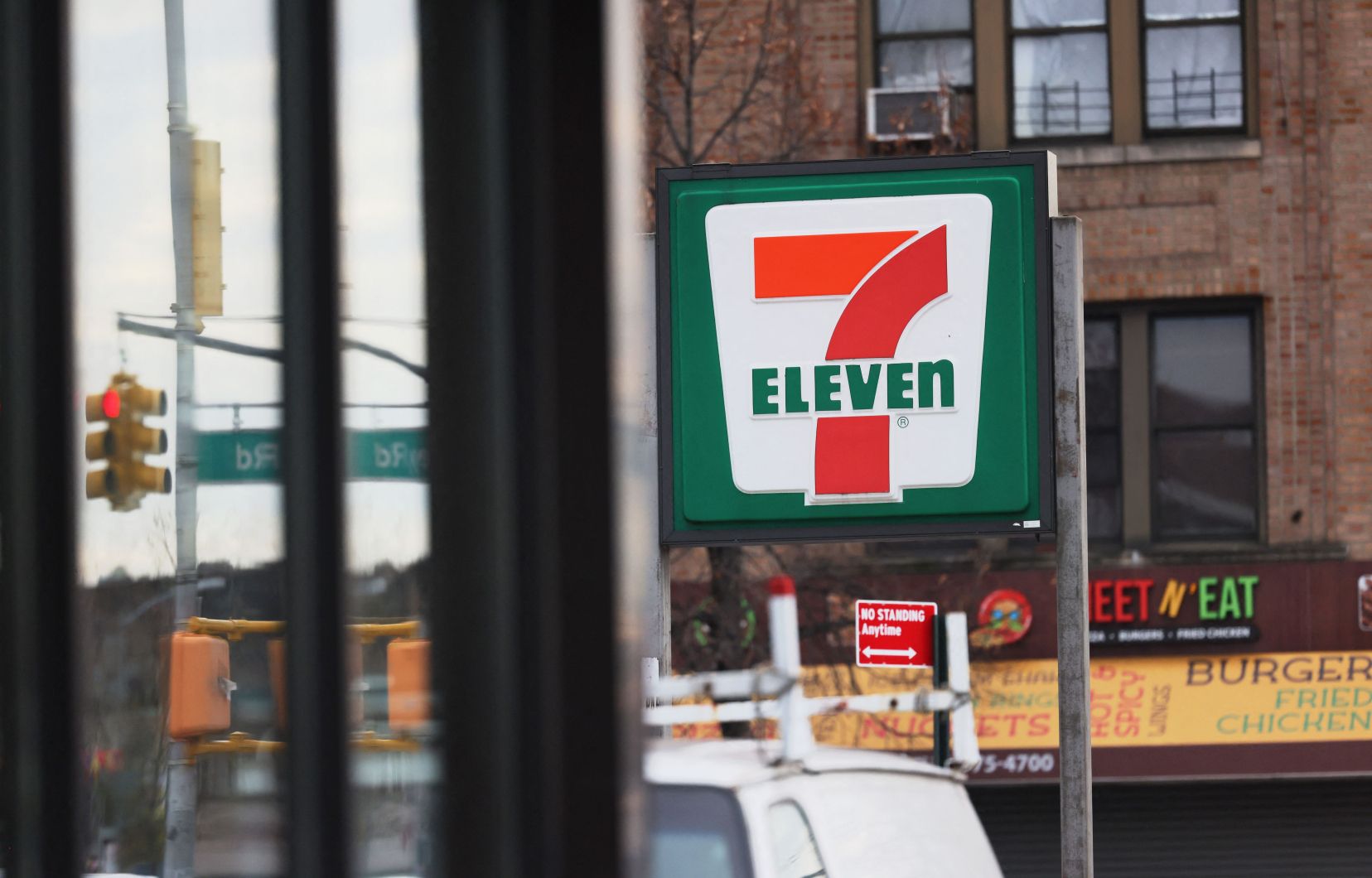 Alimentation Couche-Tard souhaite acheter la chaîne de dépanneurs 7-Eleven