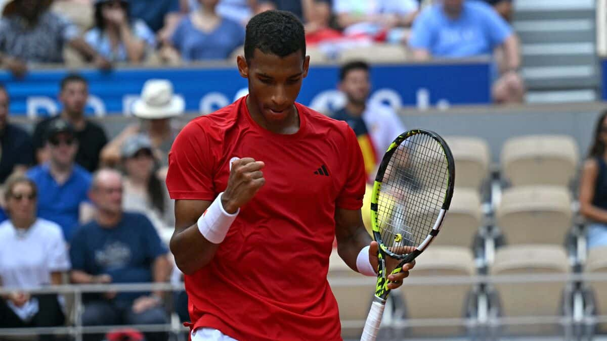 Auger-Aliassime se paie facilement le huitième joueur au monde