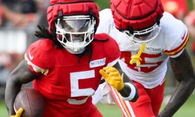 Chiefs WR Marquise Brown hurts shoulder, to 'miss some time'