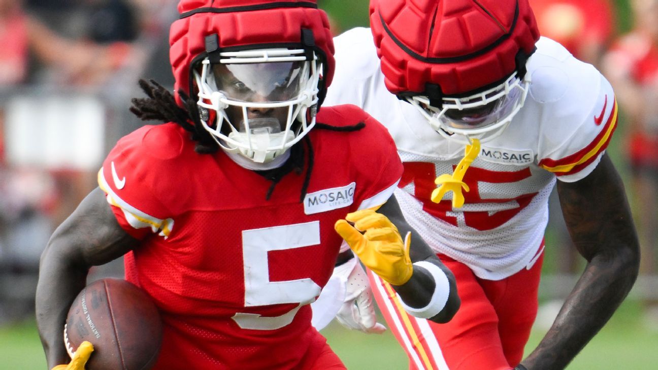 Chiefs WR Marquise Brown hurts shoulder, to 'miss some time'