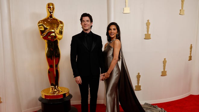 John Mulaney opens up about marrying Olivia Munn on 'Seth Meyers'