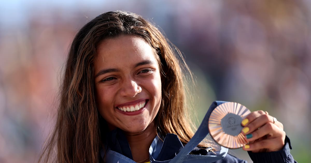 Resilient Rayssa Leal rewards raucous Brazilian crowd with bronze in skateboarding