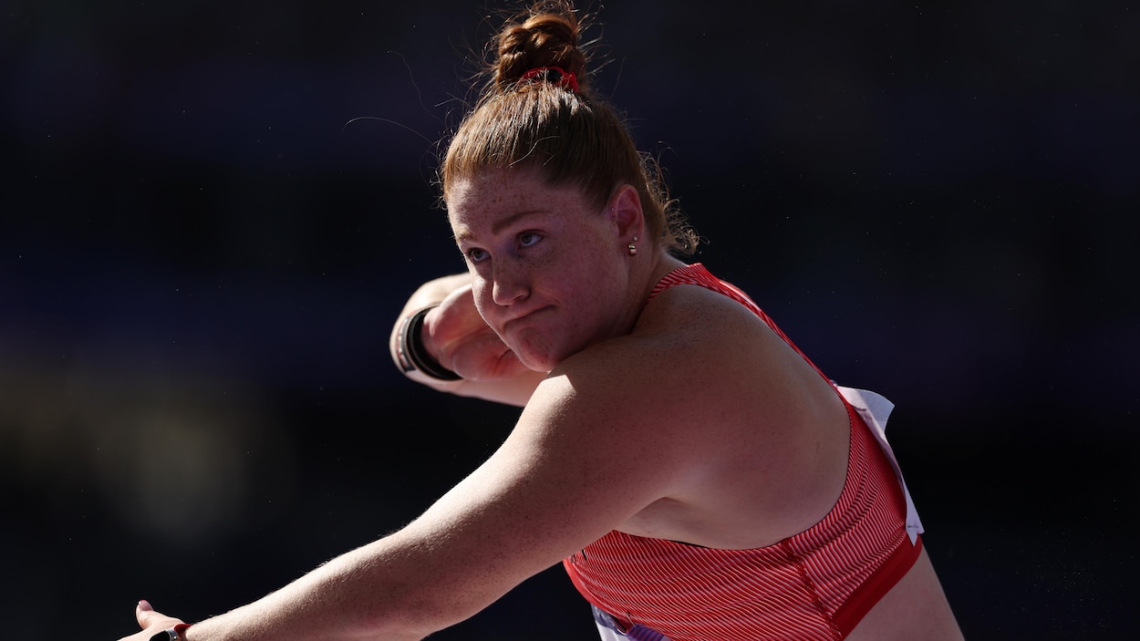 Sarah Mitton accède facilement à la finale du lancer du poids | Jeux olympiques