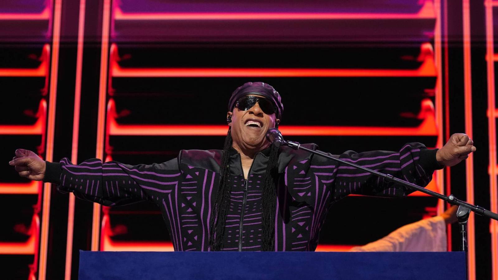 Stevie Wonder Speaks, Sings at DNC: 'Courage Over Complacency'