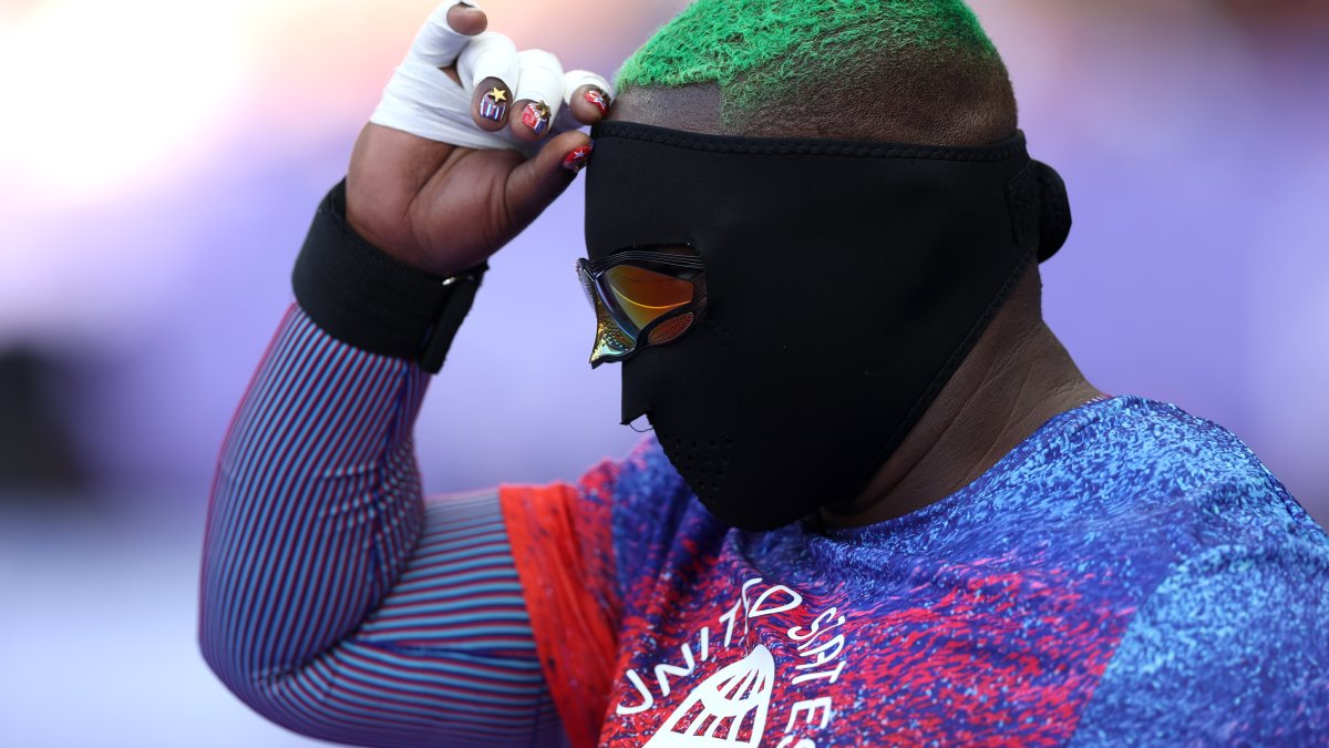 Why does Raven Saunders wear a mask for shot put? – NBC10 Philadelphia