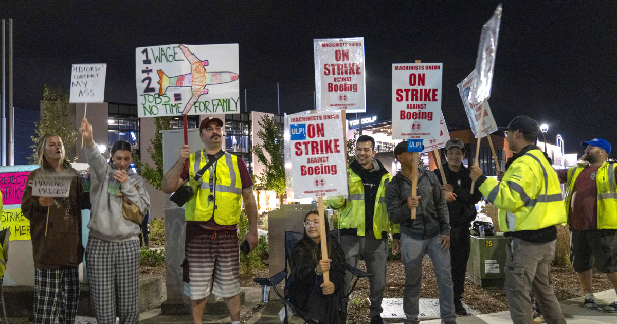 Here's what the Boeing strike might mean for flyers