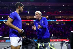 Carlos Alcaraz receives encouragement from Captain Borg. Photo by Clive Brunskill/Getty Images