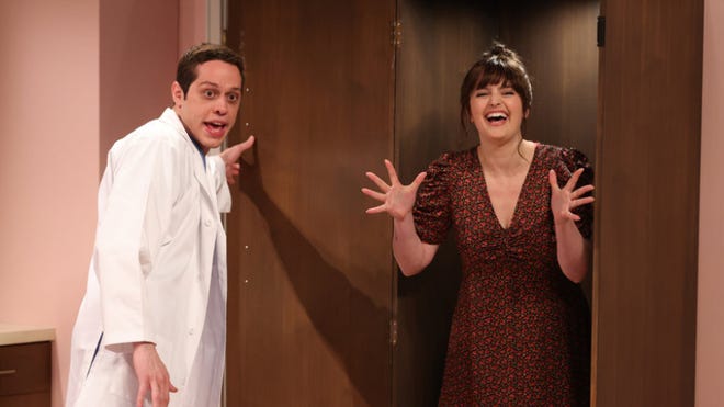 Chloe Troast exits 'SNL,' new cast members added for Season 50