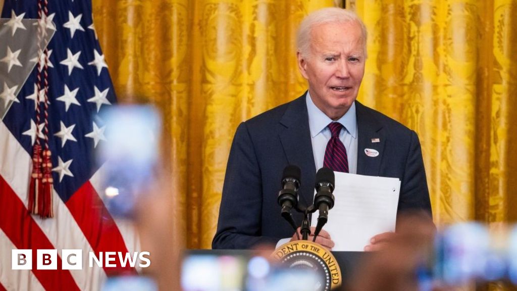 Biden tries to clarify 'garbage' comment after uproar