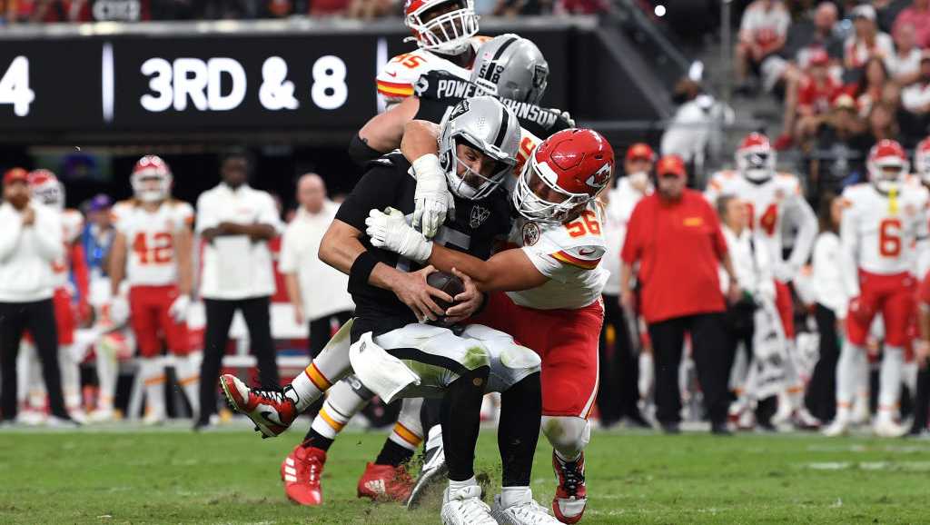 Chiefs vs Raiders live updates: Kansas City prevails 27-20