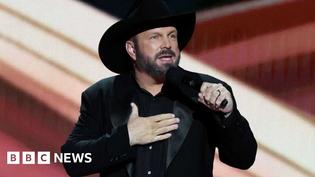 Country star accused of rape in lawsuit