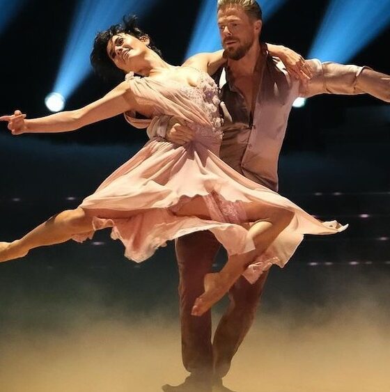 Derek Hough, Hayley Erbert Perform on 'DWTS' After Brain Bleed