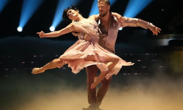 Derek Hough, Hayley Erbert Perform on 'DWTS' After Brain Bleed