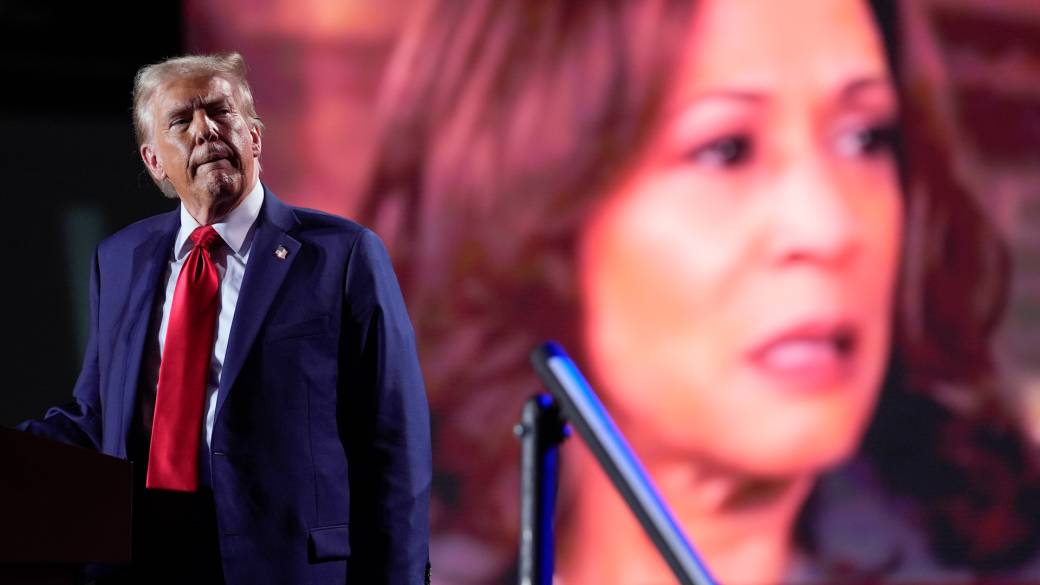 Click to play video: 'Trump, Harris campaign in battleground states as U.S. election looms'