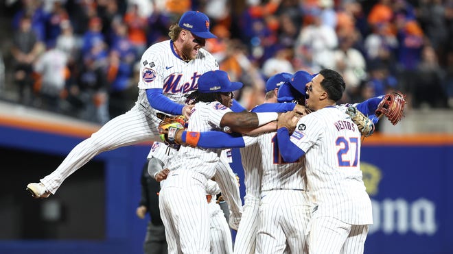 Lindor grand slam sends Mets to NLCS