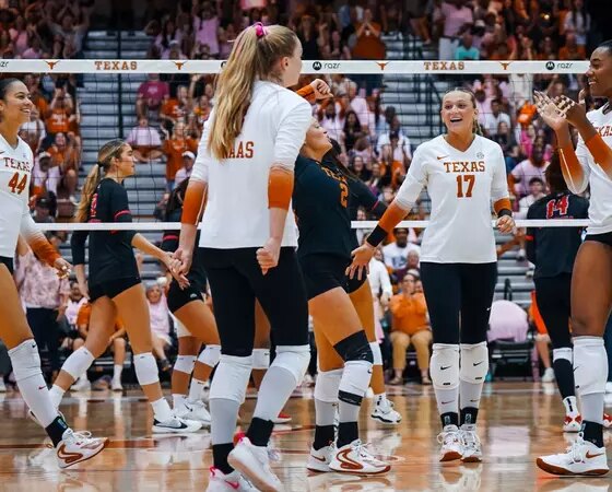 No. 7 Volleyball stays unbeaten in SEC play with Georgia win