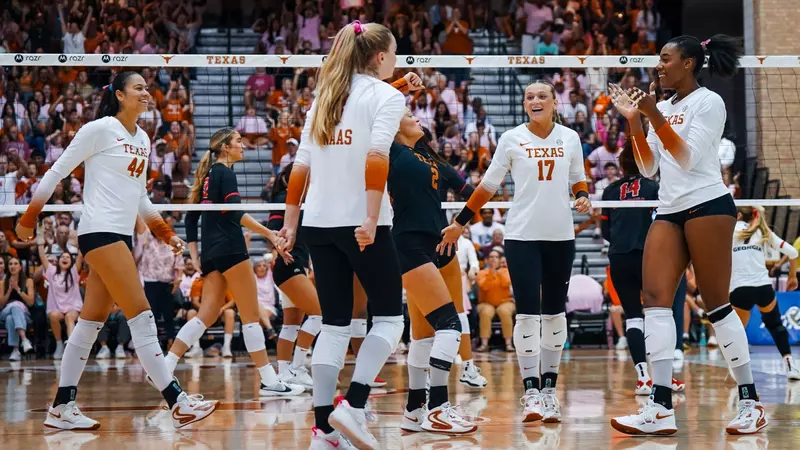 No. 7 Volleyball stays unbeaten in SEC play with Georgia win