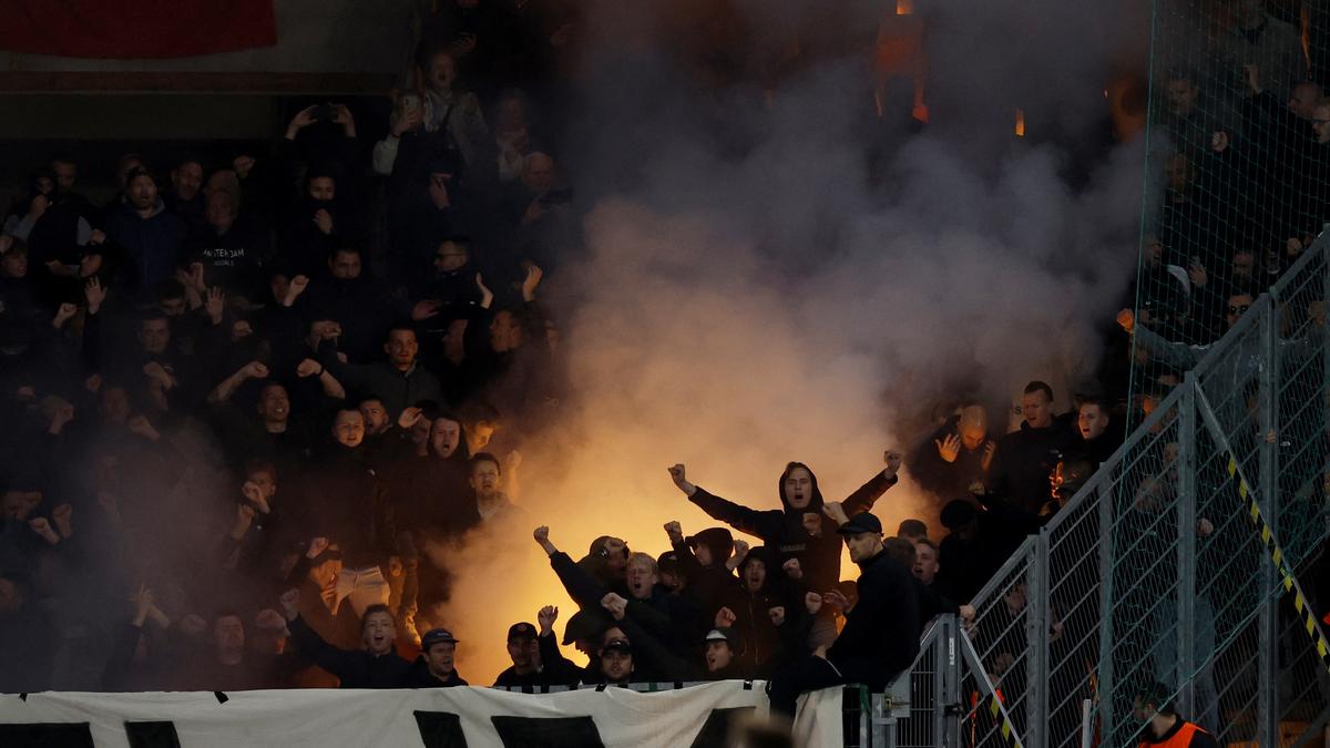 UEFA Europa League: Ajax fans clash with Prague police, attempt to break into stadium