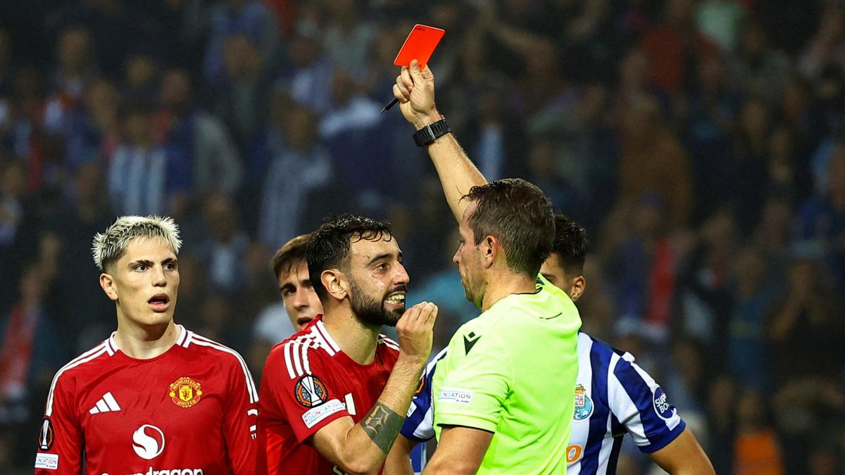 UEFA Europa League: Man United draws with Porto, captain Bruno Fernandes sent off for second game in a row