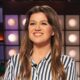 Kelly Clarkson Is Unrecognizable As Beetlejuice For Halloween