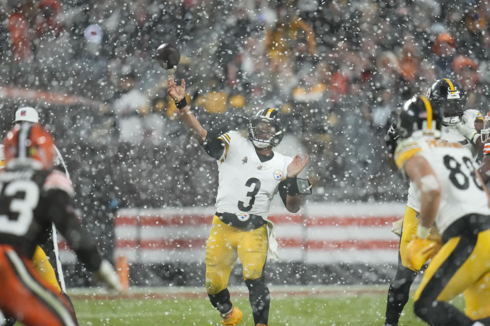 Pittsburgh Steelers quarterback Russell Wilson (3) passes in the second half. (AP Photo/Sue Ogrocki)