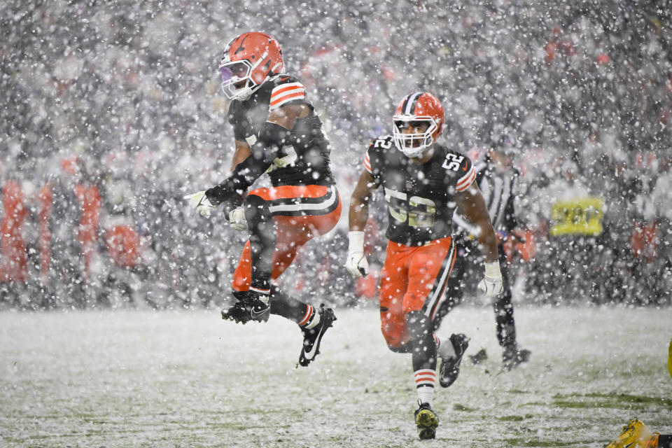 Cleveland Browns linebacker Jordan Hicks celebrates a sack with linebacker Elerson G. Smith (52) in the second half of an NFL football game against the Pittsburgh Steelers, Thursday, Nov. 21, 2024, in Cleveland. (AP Photo/David Richard)