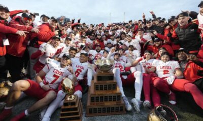 12e Coupe Vanier pour le club de football Rouge et Or