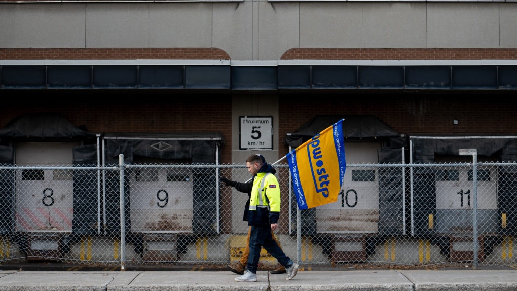 Canada Post strike: A 'lot of ground' remains as talks progress