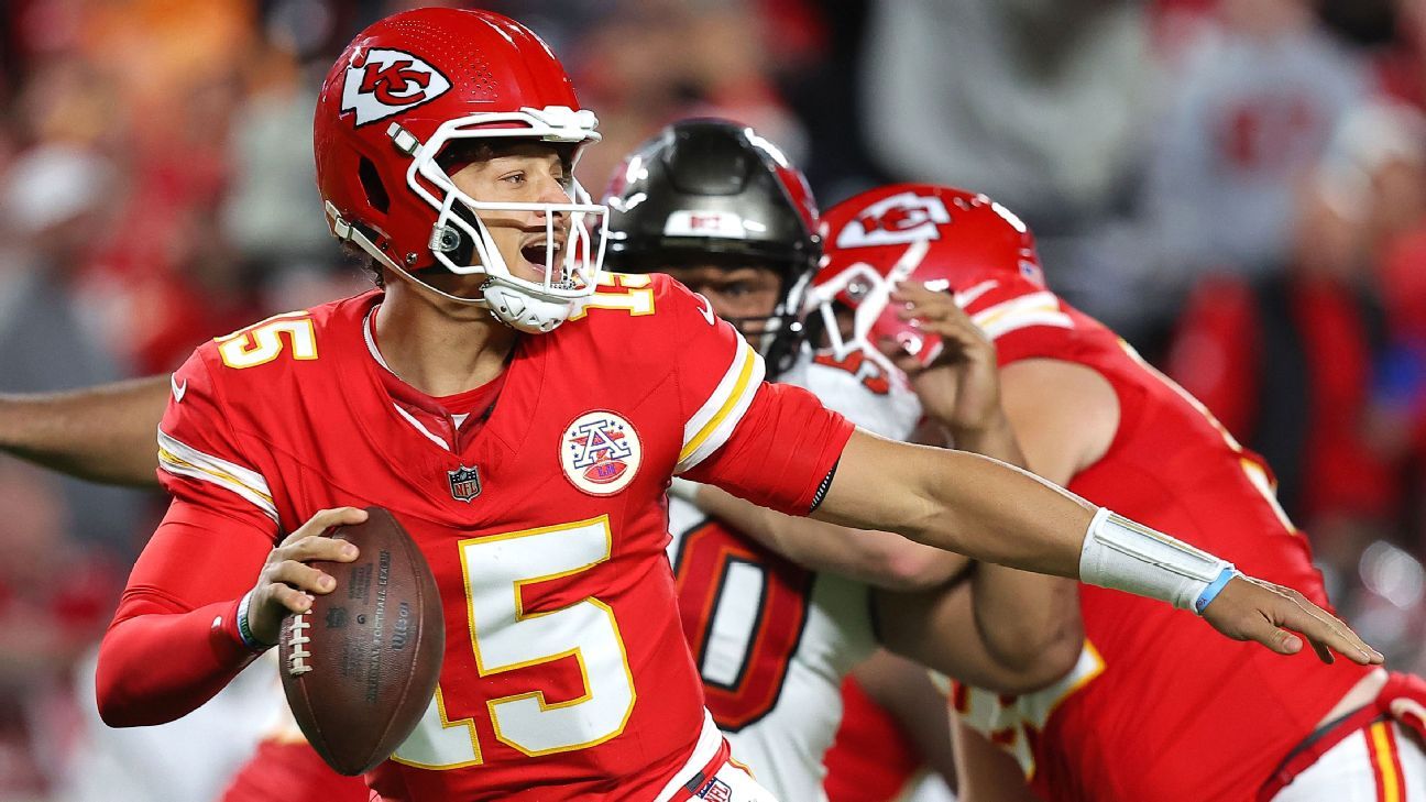 Chiefs survive OT, Mahomes injury scare to beat Bucs