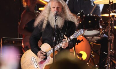 Jamey Johnson, Chris Stapleton Sing for George Strait at CMA Awards