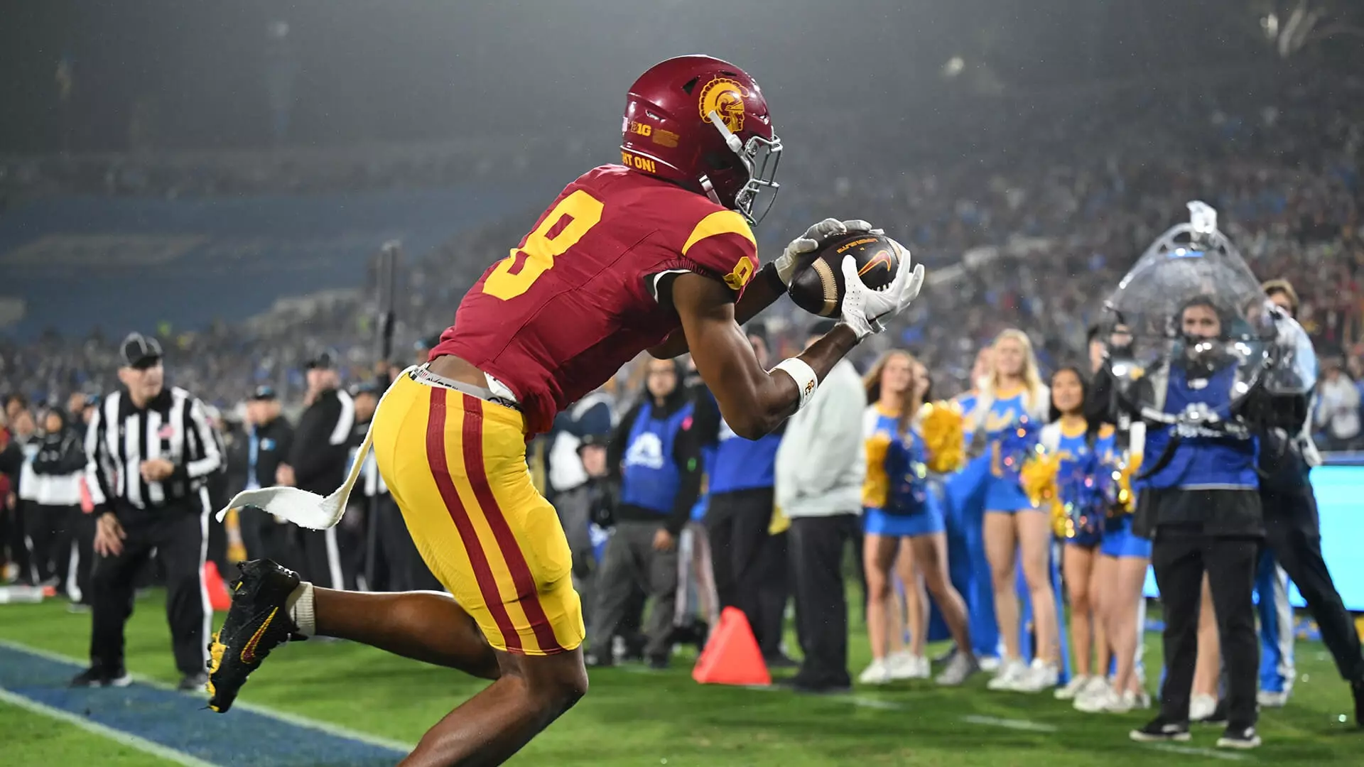 USC Trojans Football wide receiver Ja'Kobi Lane catches touchdown against UCLA Bruins